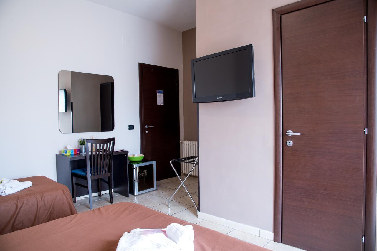 Guest House Park วัลมนโตเน ภายนอก รูปภาพ